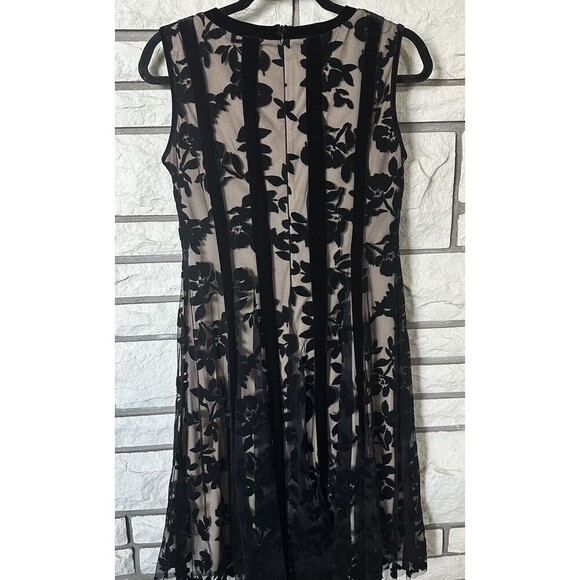 Taylor  Women’s Black Floral Lace Dress W/ Tan Lining Sleeveless Sz 4 Fairygoth - Picture 4 of 7